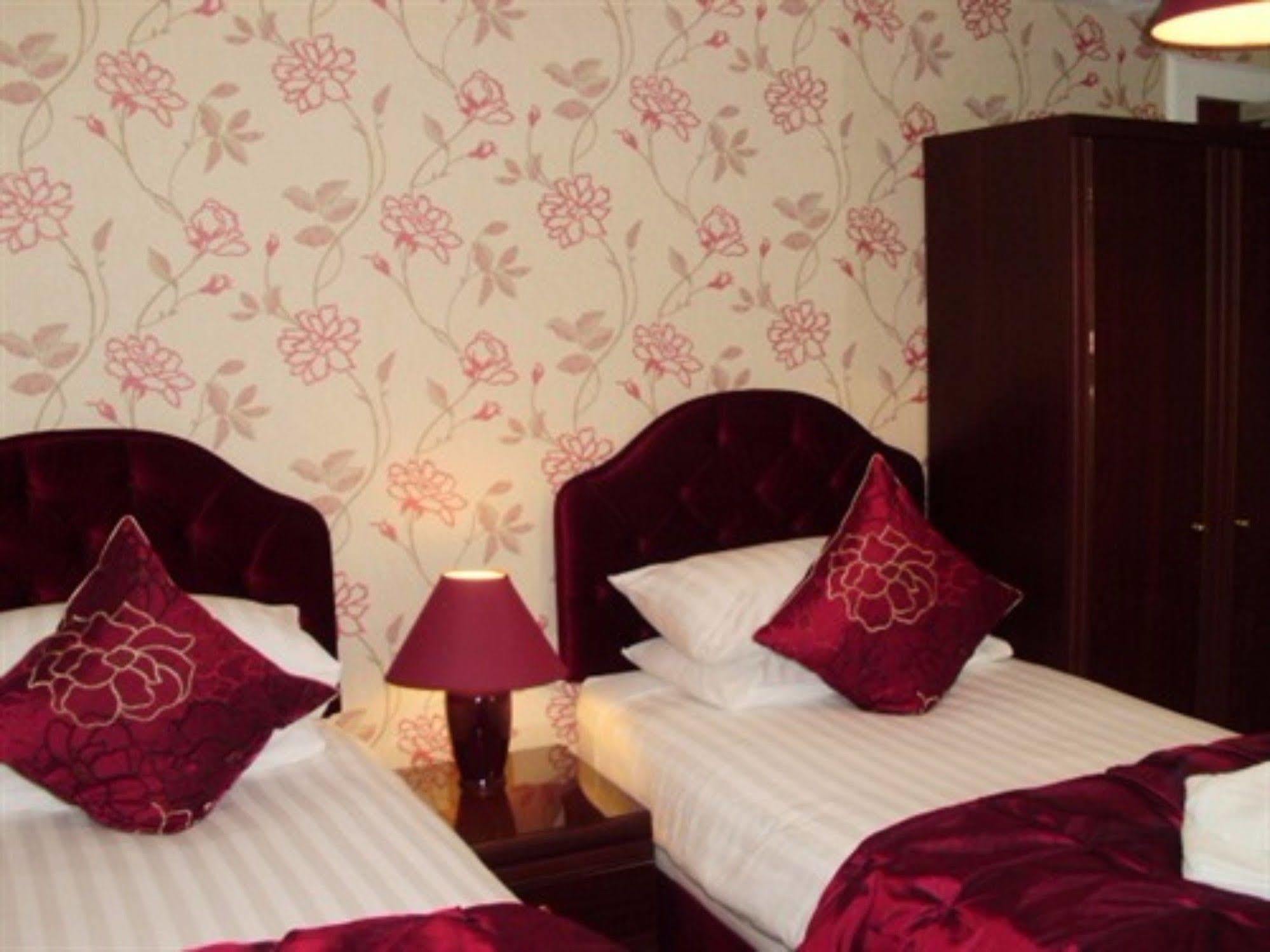 Carrmoor Guest House Карбридже Экстерьер фото